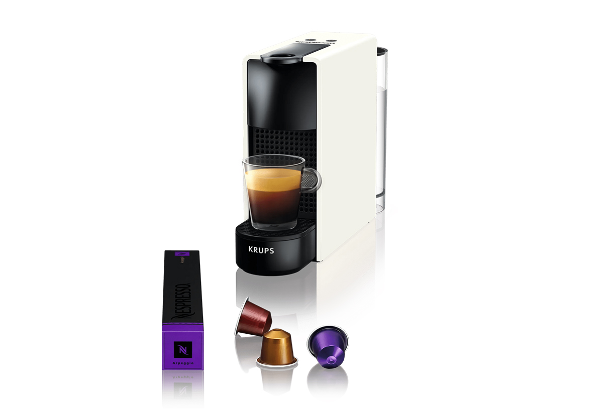 Απεικονίζεται η μηχανή μαζί με κάψουλες.